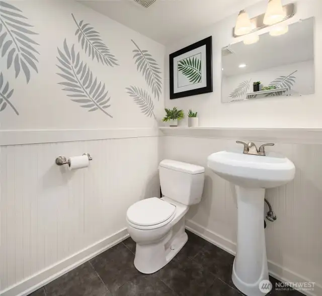 The 3/4 en-suite bath.