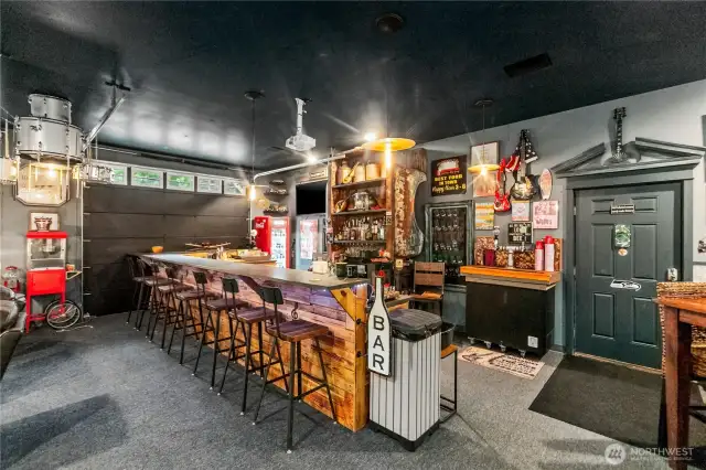 900 sqft shop