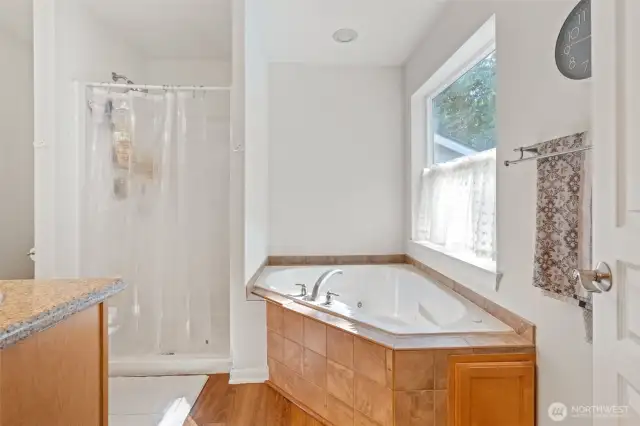 Upper level primary bath
