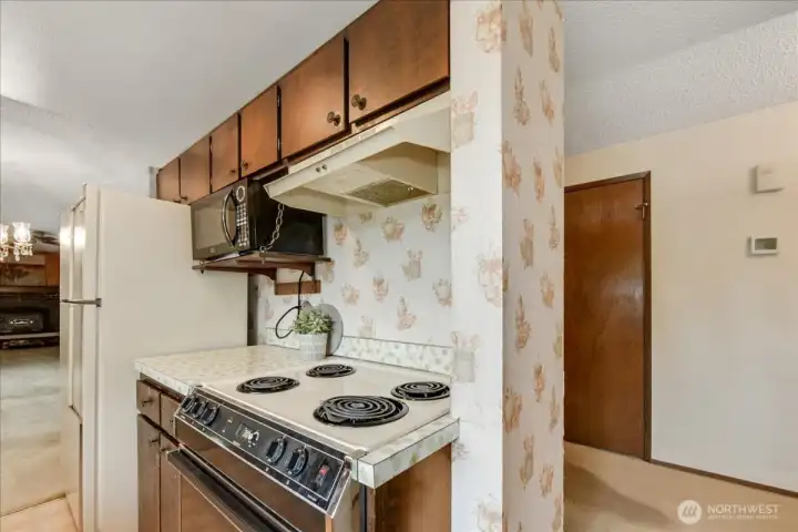 Functional as is, but it wouldn't be difficult to open this up and install an island with built in stove.