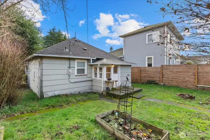 Lots of garden sunny garden space