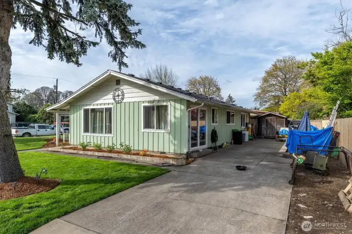 Driveway Parking to 128