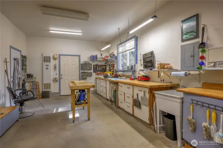 Additional angle of the fully equipped shop with deep sink and 220V power