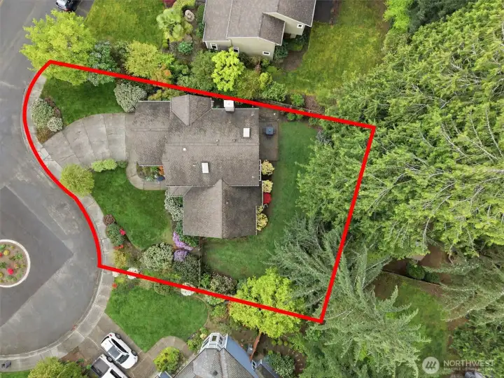 This home not only has wonderful front and back yards but it also has fabulous side yards.  This provides great space between neighbors and wonderfully private living.
