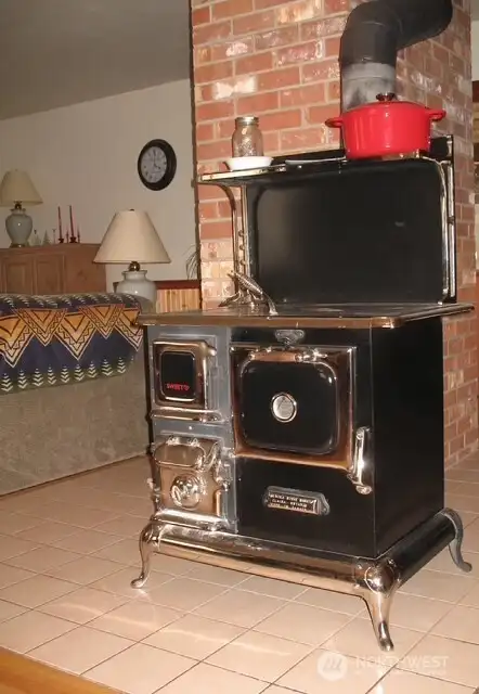 Charming woodstove Charming woodstove