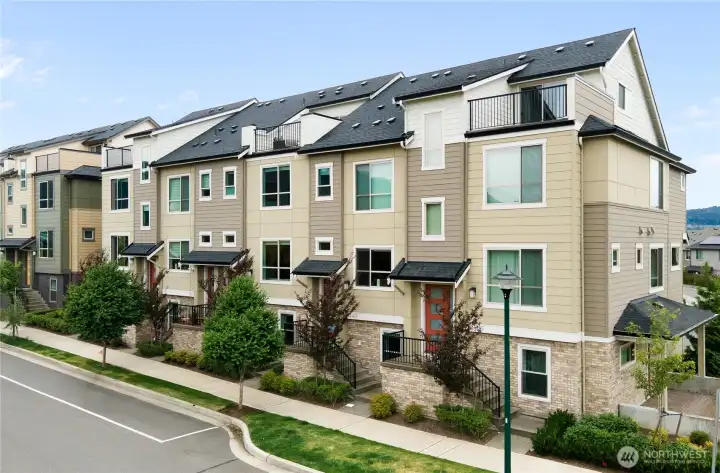 Exceptional townhome in the Westridge community at Issaquah Highlands