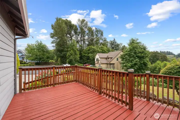 Front Deck leading up to the entryway