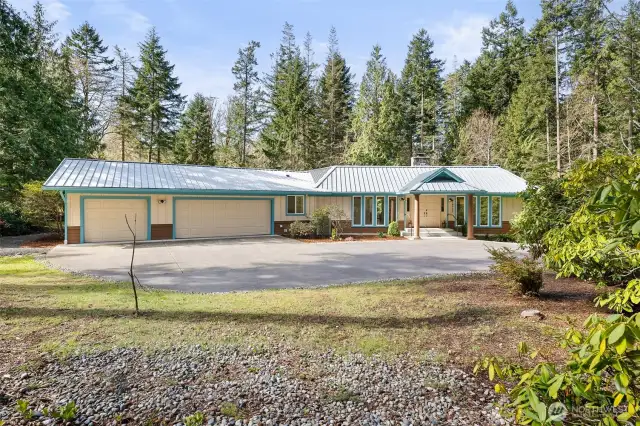 3,192 sqft. of living space and 1,094 sqft. of garage space!