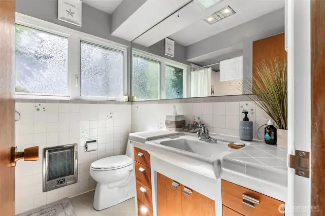 Bath with oversized shower on main level