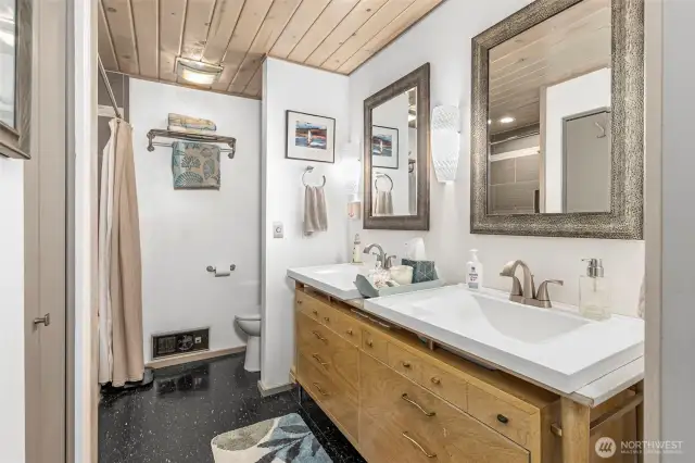 Upstairs guest bath