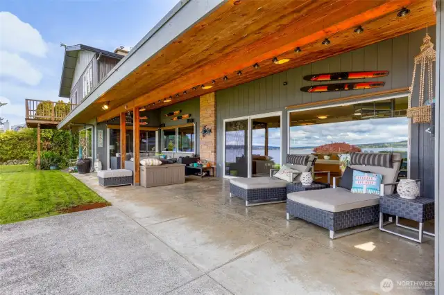 Covered patio perfect for entertaining