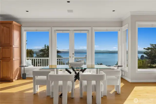 Welcome home! Enjoy panoramic views of Lake Washington and Mt. Rainier.