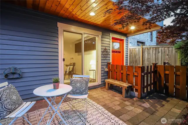 End Unit with great western light and fenced in patio