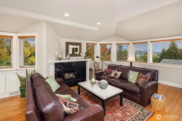 Large living room with gas fireplace