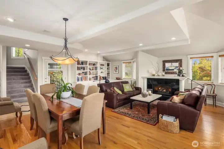 Adjacent formal dining area, perfect for entertaining large groups