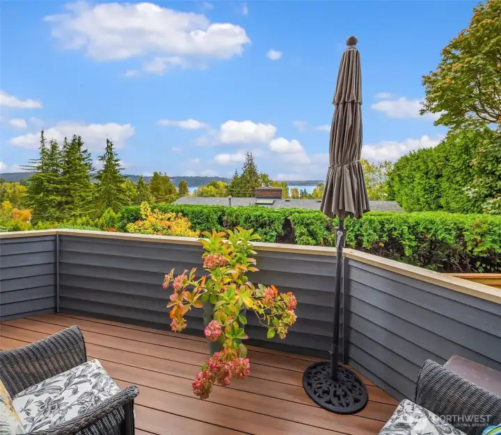 Outdoor deck of living room.