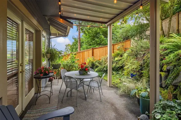 large outdoor covered patio. Perfect for use year round
