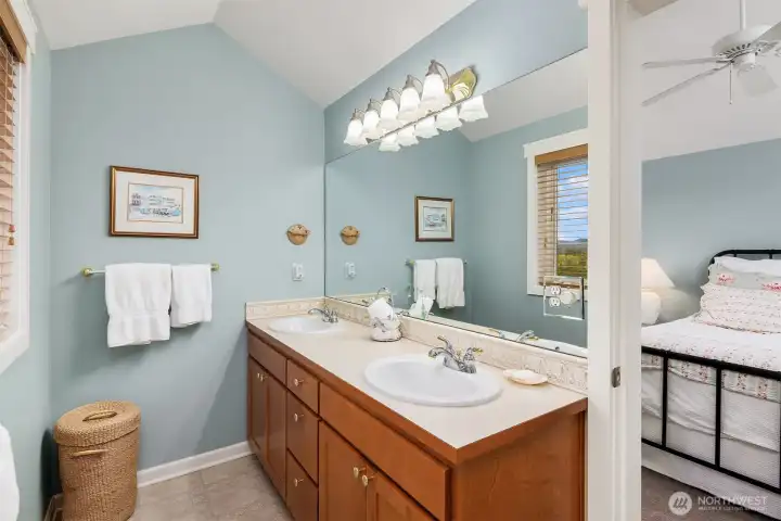 Upstairs Jack and Jill bath
