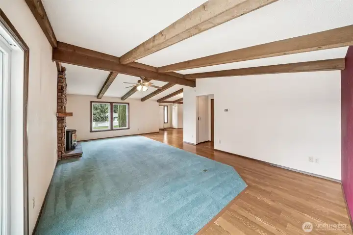 Updated energy efficient Andersen vinyl windows and sliders throughout.