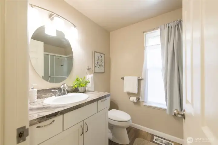 Updated full guest bath with modern fixtures.