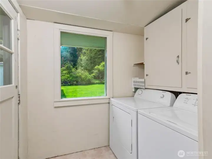 Laundry room/mud room with separate entrance.