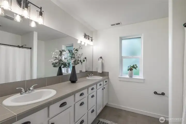 Upstairs full bath