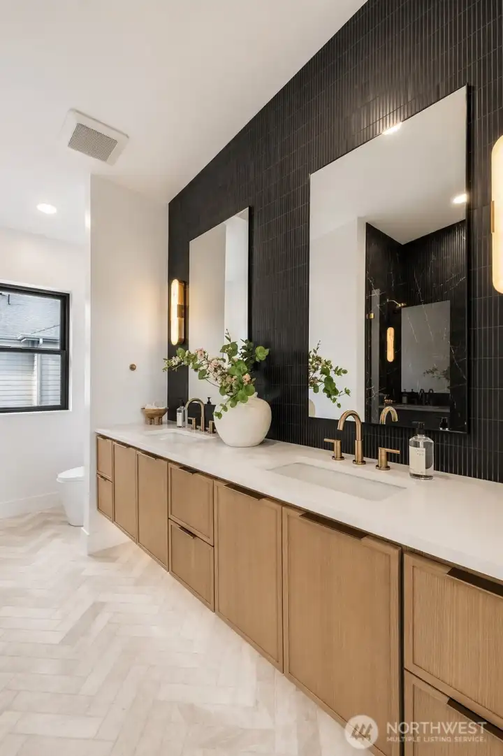Designer Upstairs Bathroom