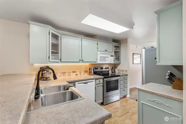 Nice flow thru kitchen with breakfast bar.