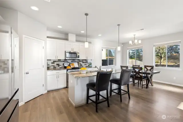 Bright kitchen with beautiul white cabinets and tile backsplash