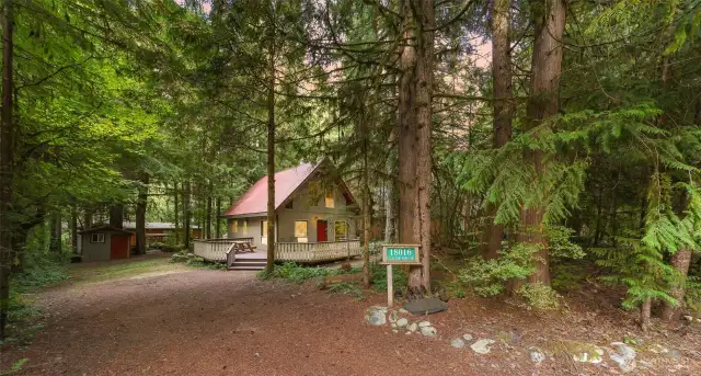 Everything you could want and more in a Glacier Cabin Getaway