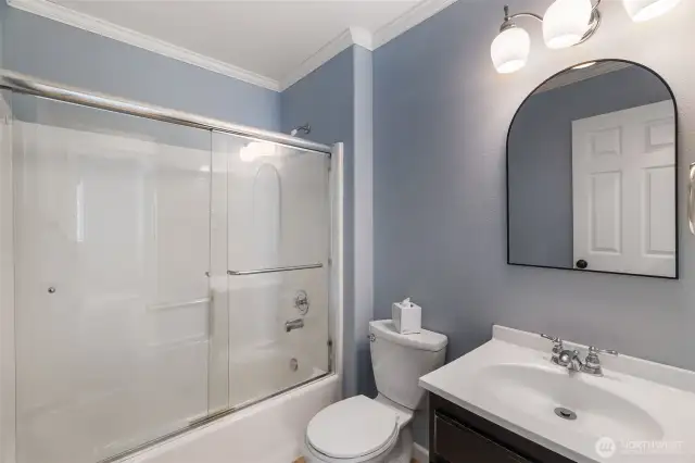 Full guest bathroom
