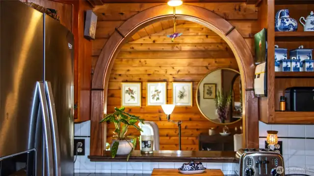 Pass through arch from Kitchen to DR.  Sweet.