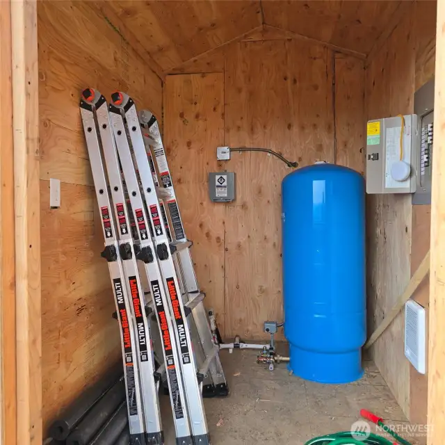 well house + booster tank / insulated