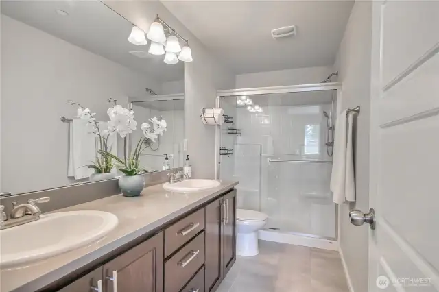 Primary ensuite bath with double vanity and loads of storage