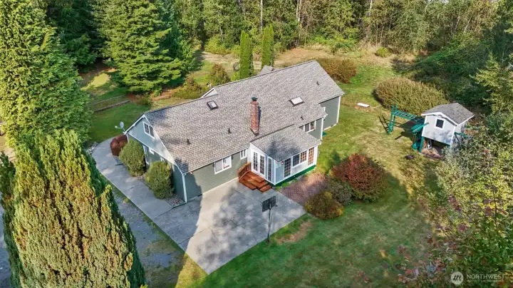 HUGE LOT W/ ROOM TO GROW AND GREAT POTENTIAL.