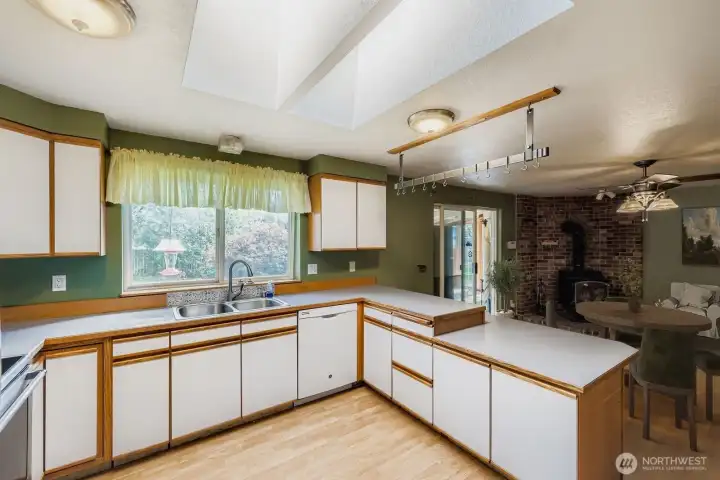 PLEASANT KITCHEN WITH ROOM TO WORK OR GATHER TOGETHER.