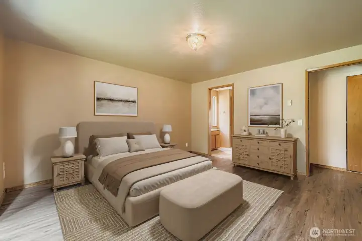 RESTFUL PRIMARY BEDROOM EASILY FITS A KING SIZE BED & PRIVATE ENSUITE BATHROOM.