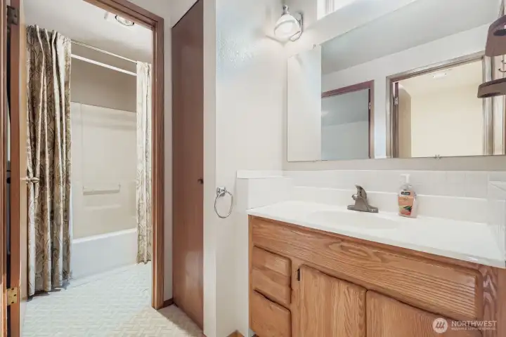 SECOND FULL BATHROOM ON MAIN FLOOR - HAS IT ALL.