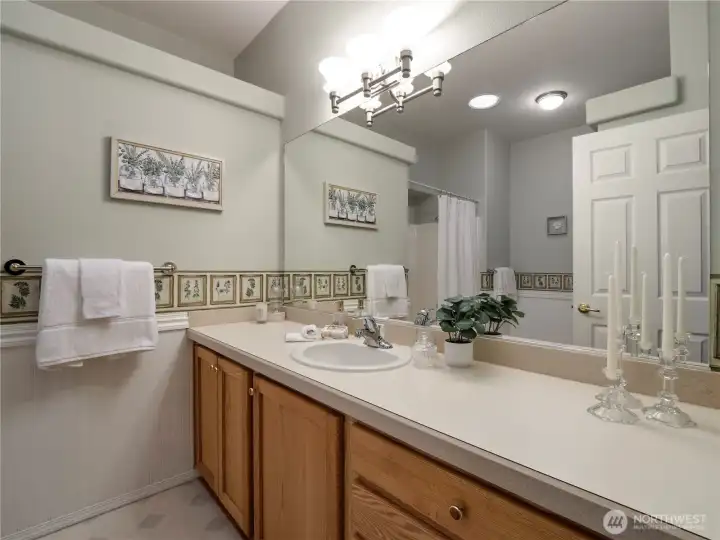 The primary en suite has room for more than one person at the time.