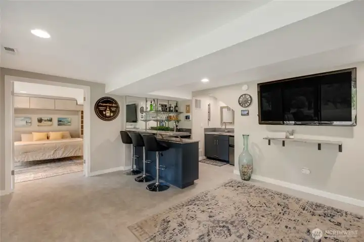 Wet-bar.