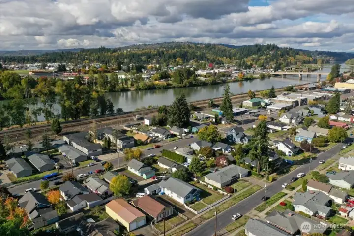 Just a few blocks from the Cowlitz River and historic downtown Kelso.