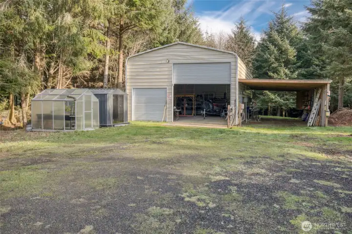 Large workshop/rv storage.