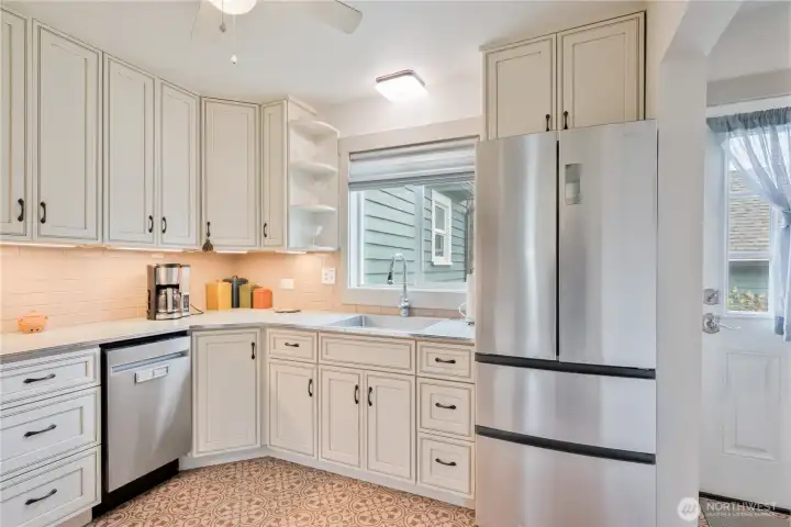 Kitchen W/SS Appliances