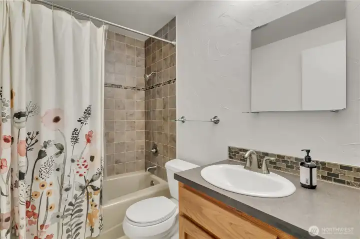 2nd bedroom bathroom in hallway