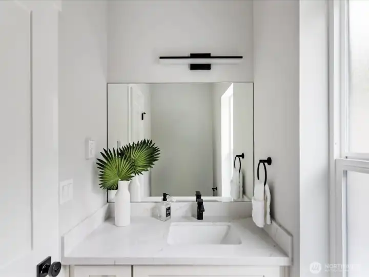 Bath room sink uppder