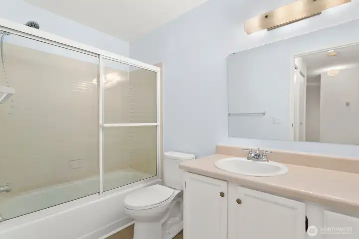 Bathroom with lots of room! Bathroom with lots of room!