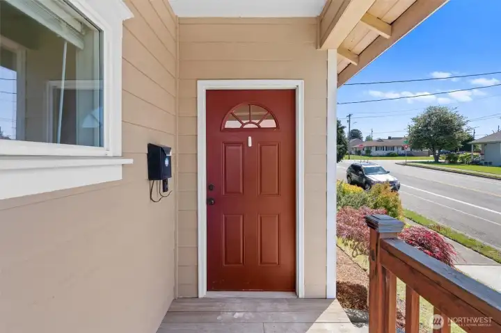 Nice covered front porch.