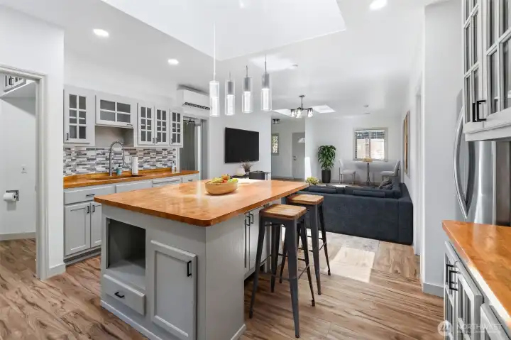 Eat-in Kitchen