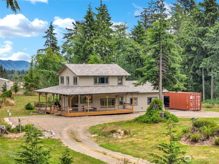 Beautifully maintained property offering exceptional flexibility for multi-generational living or investment potential. Beautifully maintained property offering exceptional flexibility for multi-generational living or investment potential.