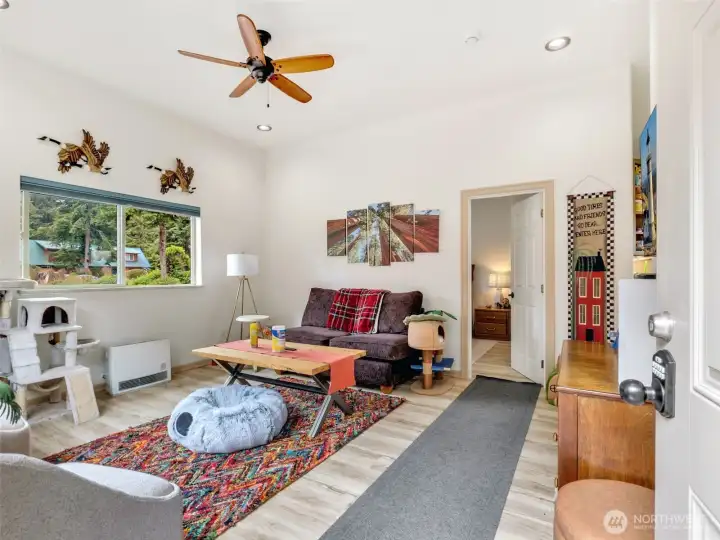 Private South End Unit offering excellent flexibility for long-term rental, multi-generational living, or guest accommodations. Private South End Unit offering excellent flexibility for long-term rental, multi-generational living, or guest accommodations.